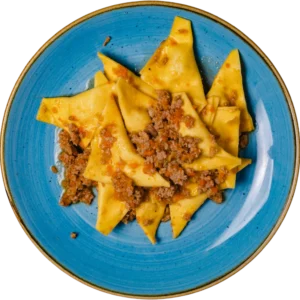 Triangoli di patate e porcini al sugo bianco di salsiccia